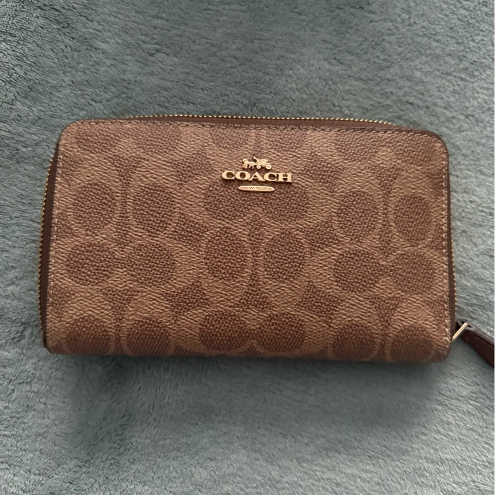 Coach Medium Id Zip Wallet In Signature Canvas